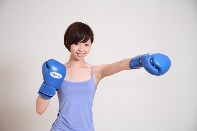 ボクササイズしている女性１８｜写真素材なら「写真AC」無料（フリー）ダウンロードOK